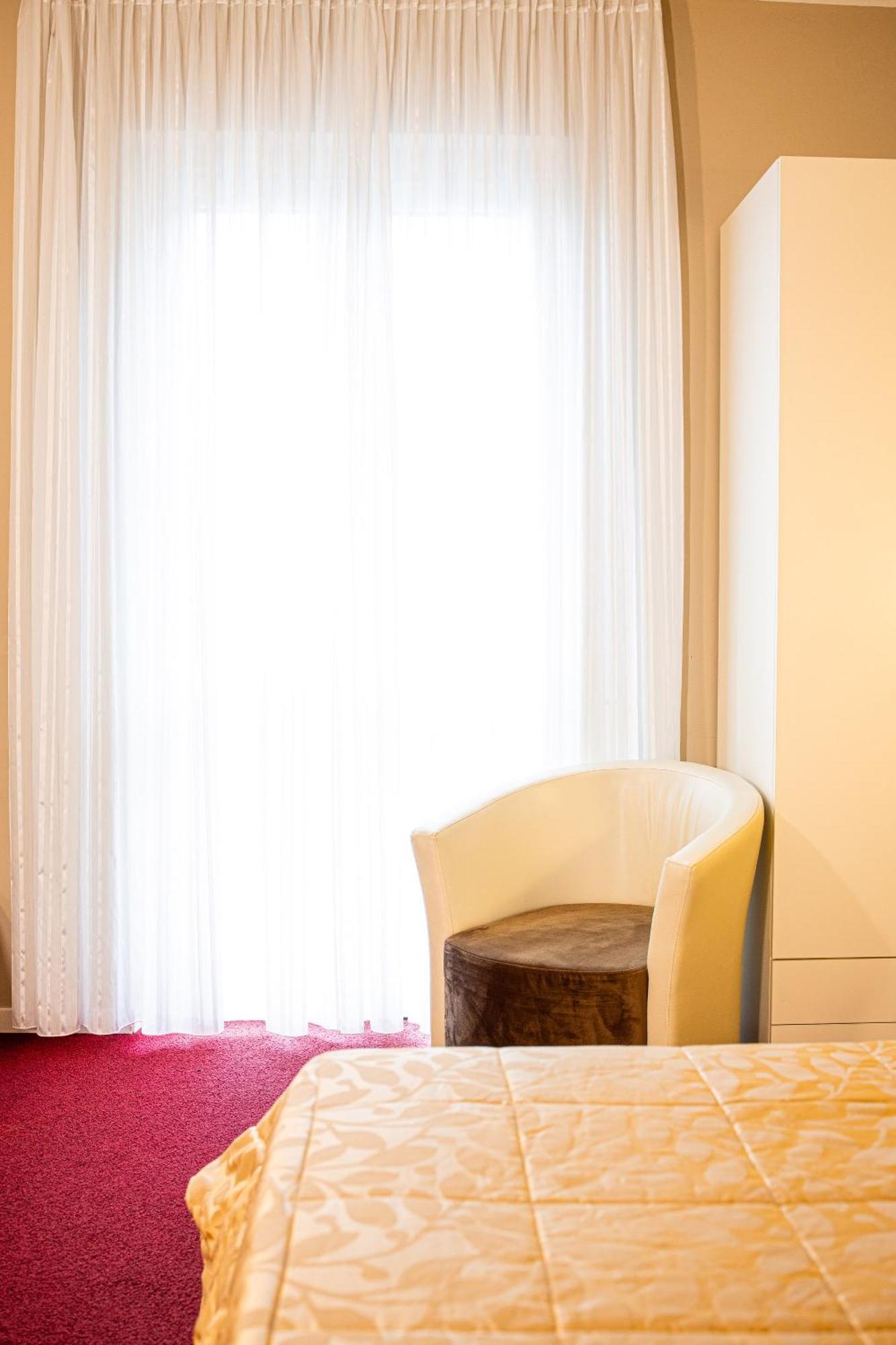 לריצ'י Hotel Italia מראה חיצוני תמונה