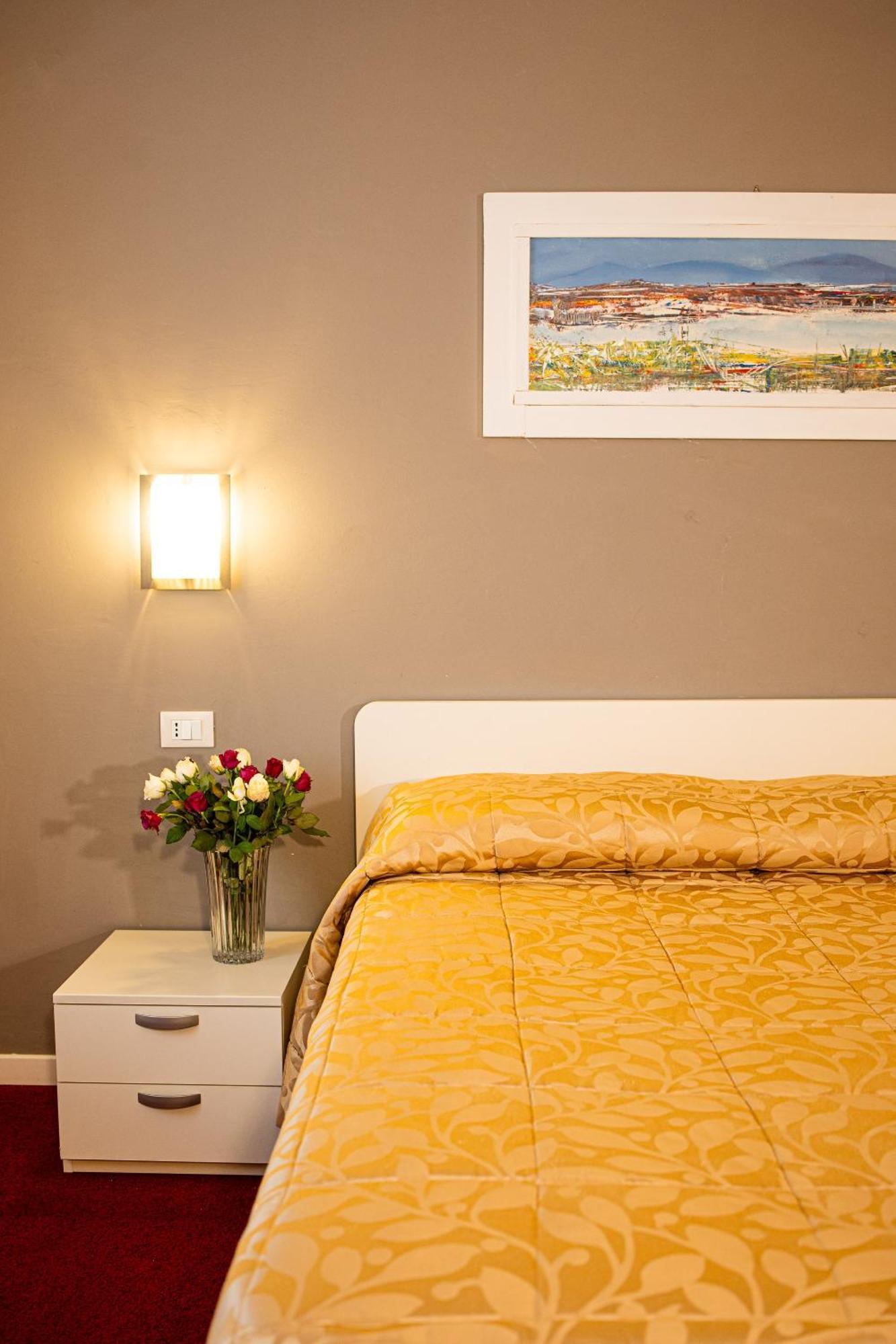 לריצ'י Hotel Italia מראה חיצוני תמונה