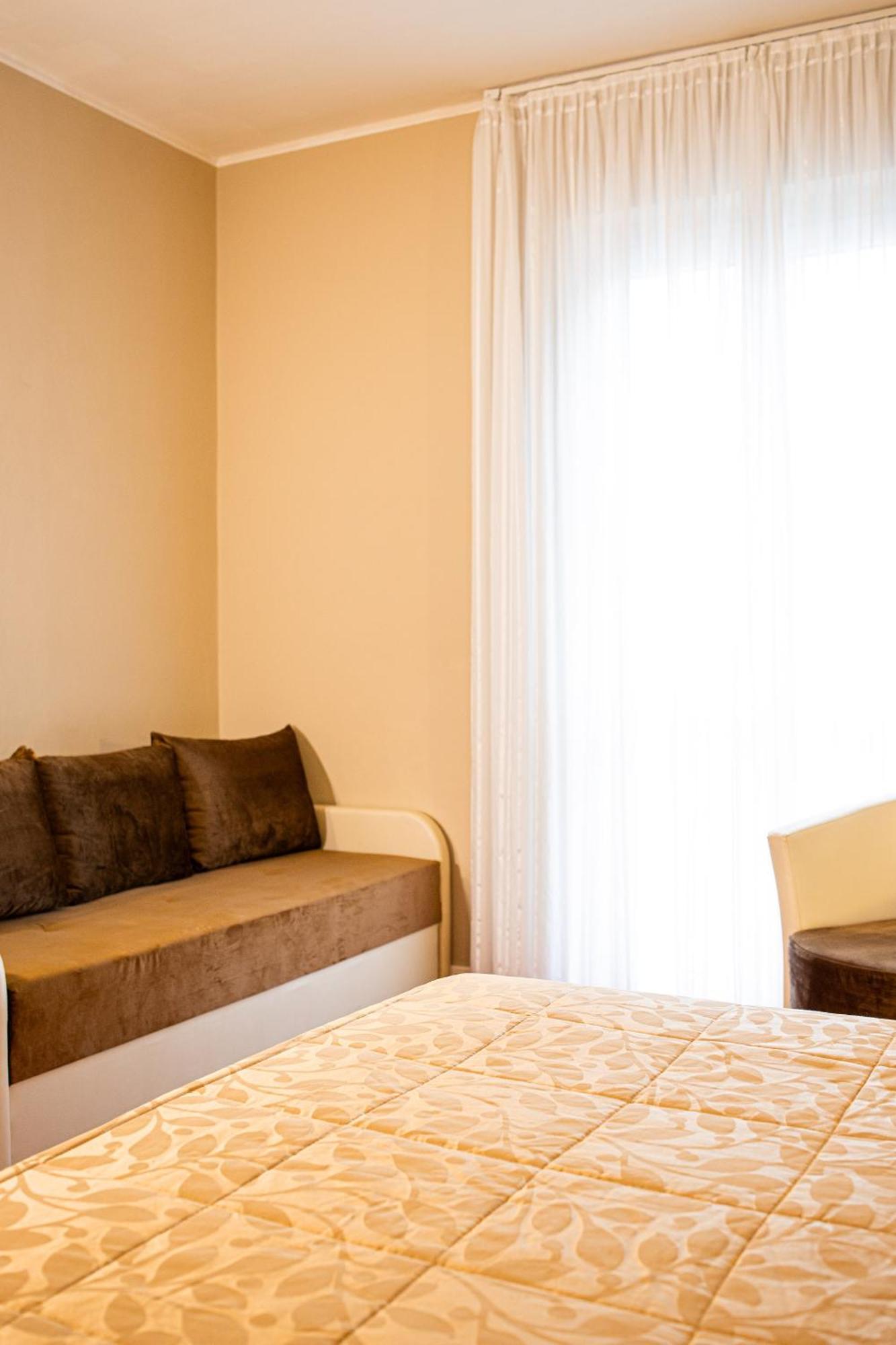 לריצ'י Hotel Italia מראה חיצוני תמונה