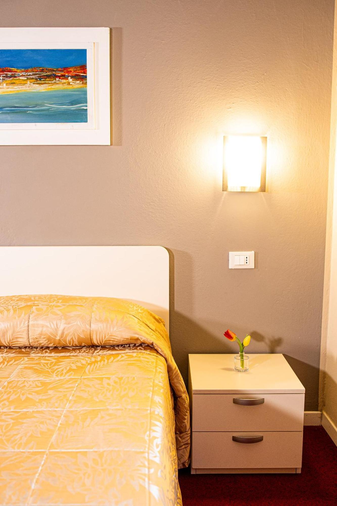 לריצ'י Hotel Italia מראה חיצוני תמונה