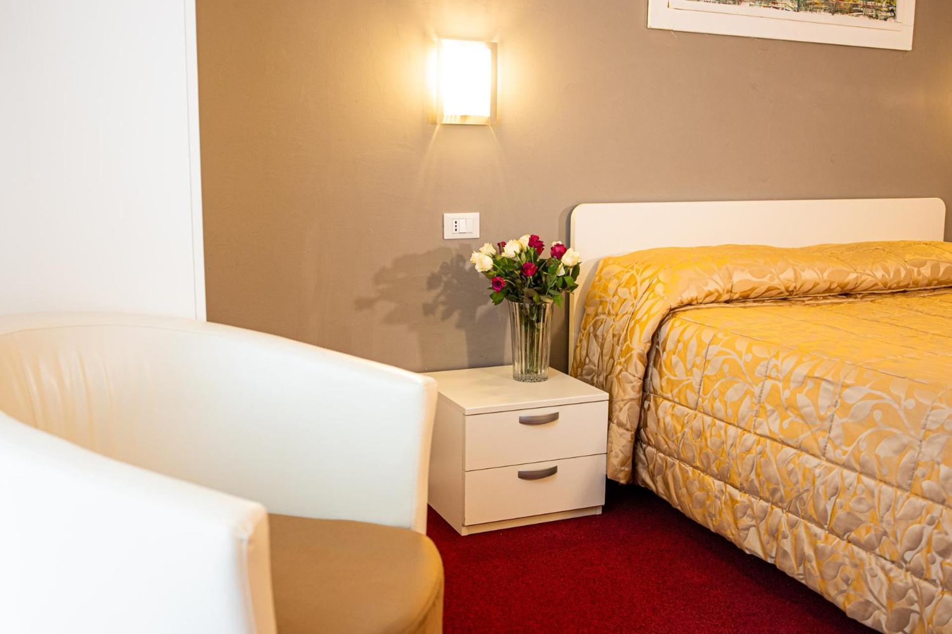 לריצ'י Hotel Italia מראה חיצוני תמונה