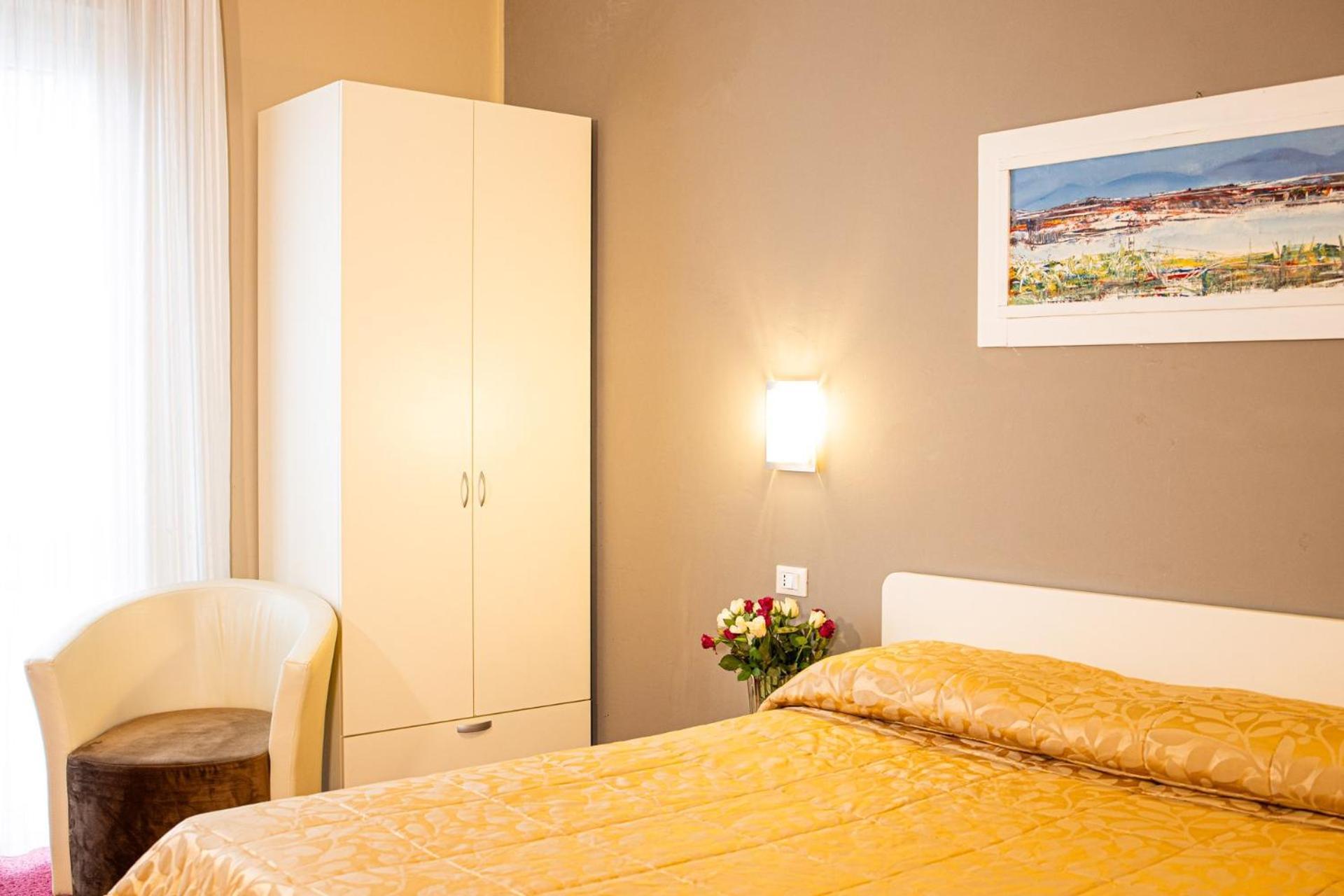 לריצ'י Hotel Italia מראה חיצוני תמונה
