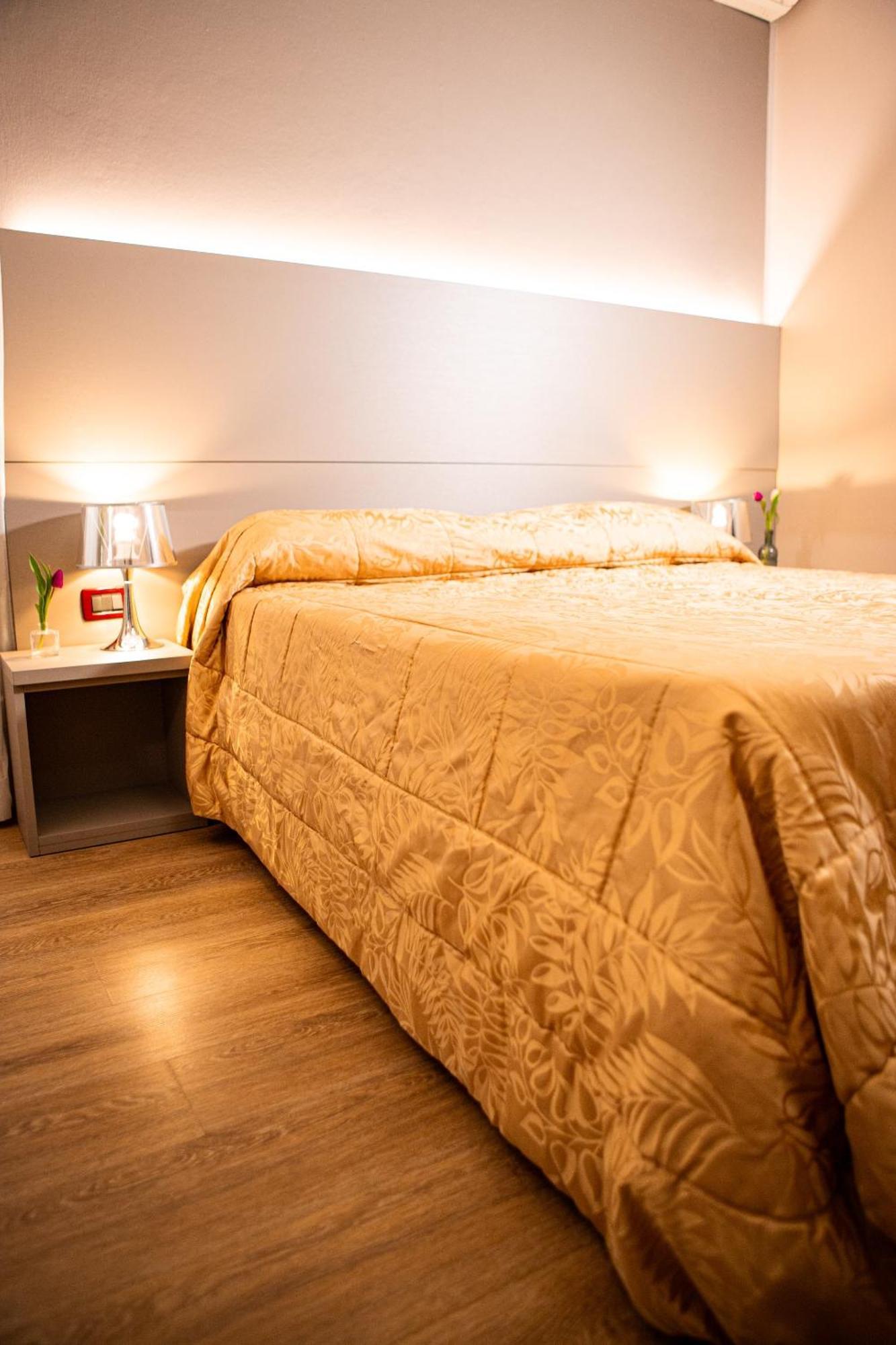 לריצ'י Hotel Italia מראה חיצוני תמונה
