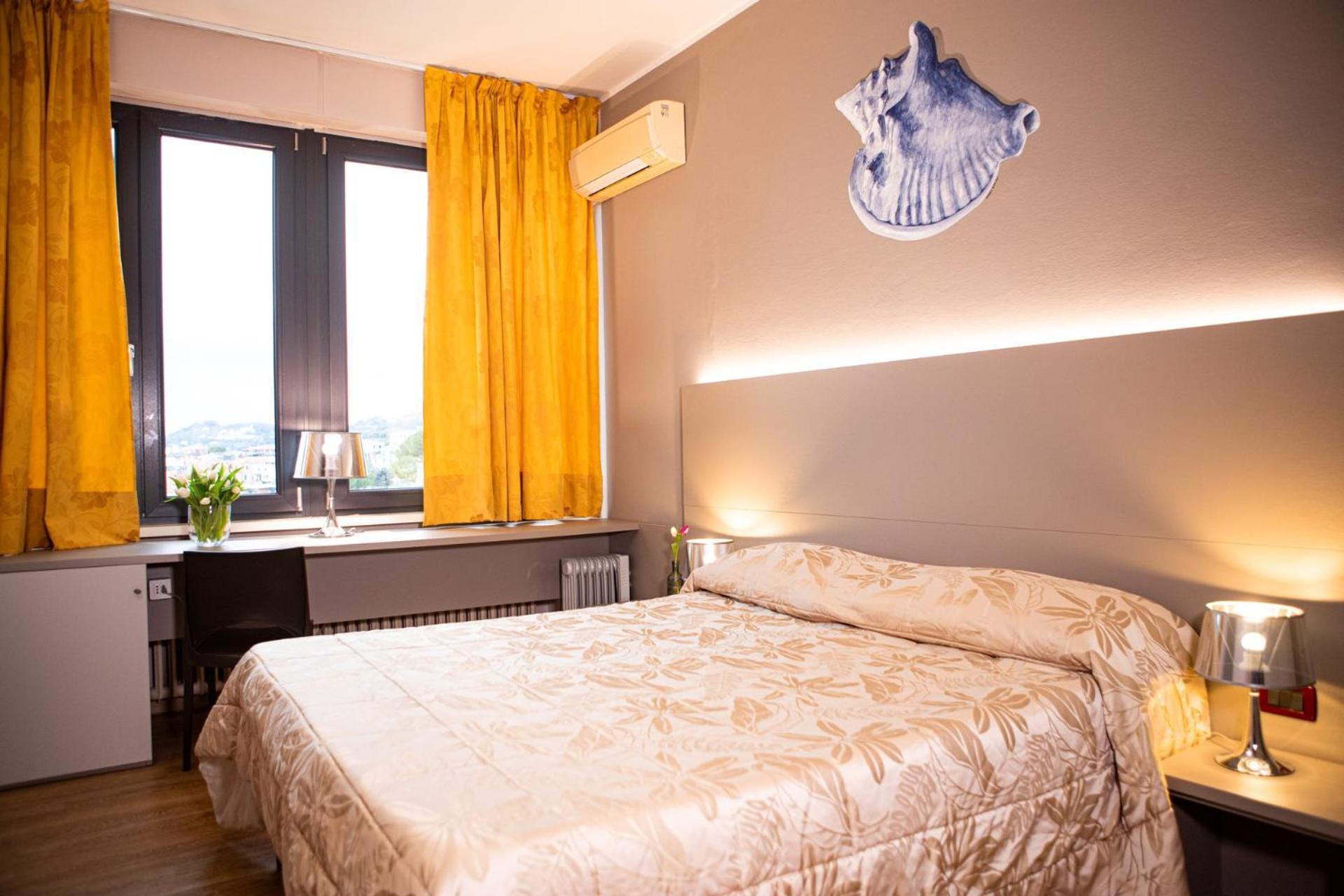 לריצ'י Hotel Italia מראה חיצוני תמונה
